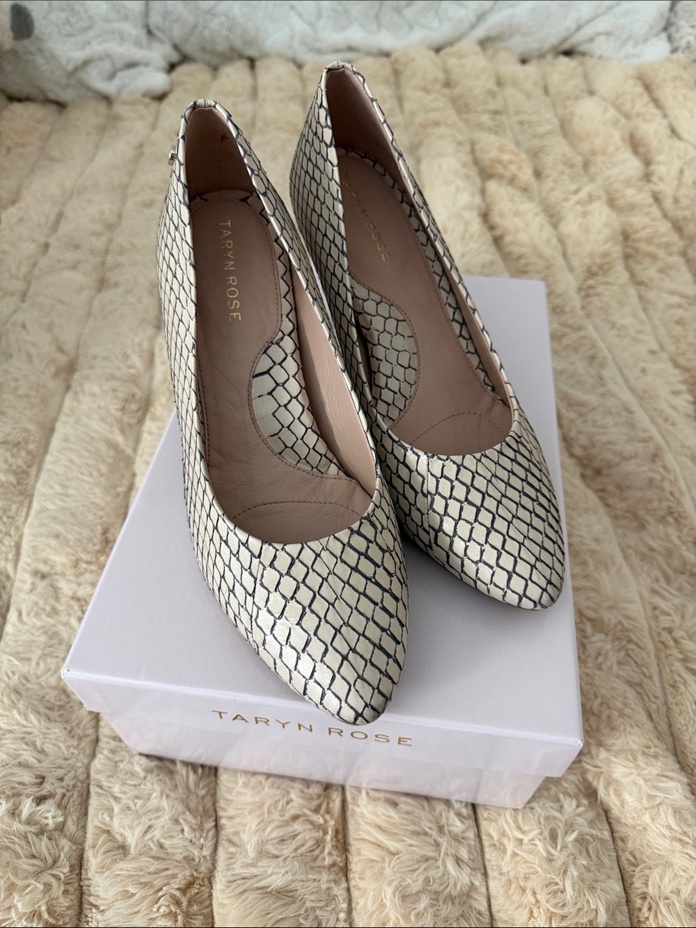 Taryn Rose Ivory and Black Snakeskin-Pattern Pointed Pumps New in Box